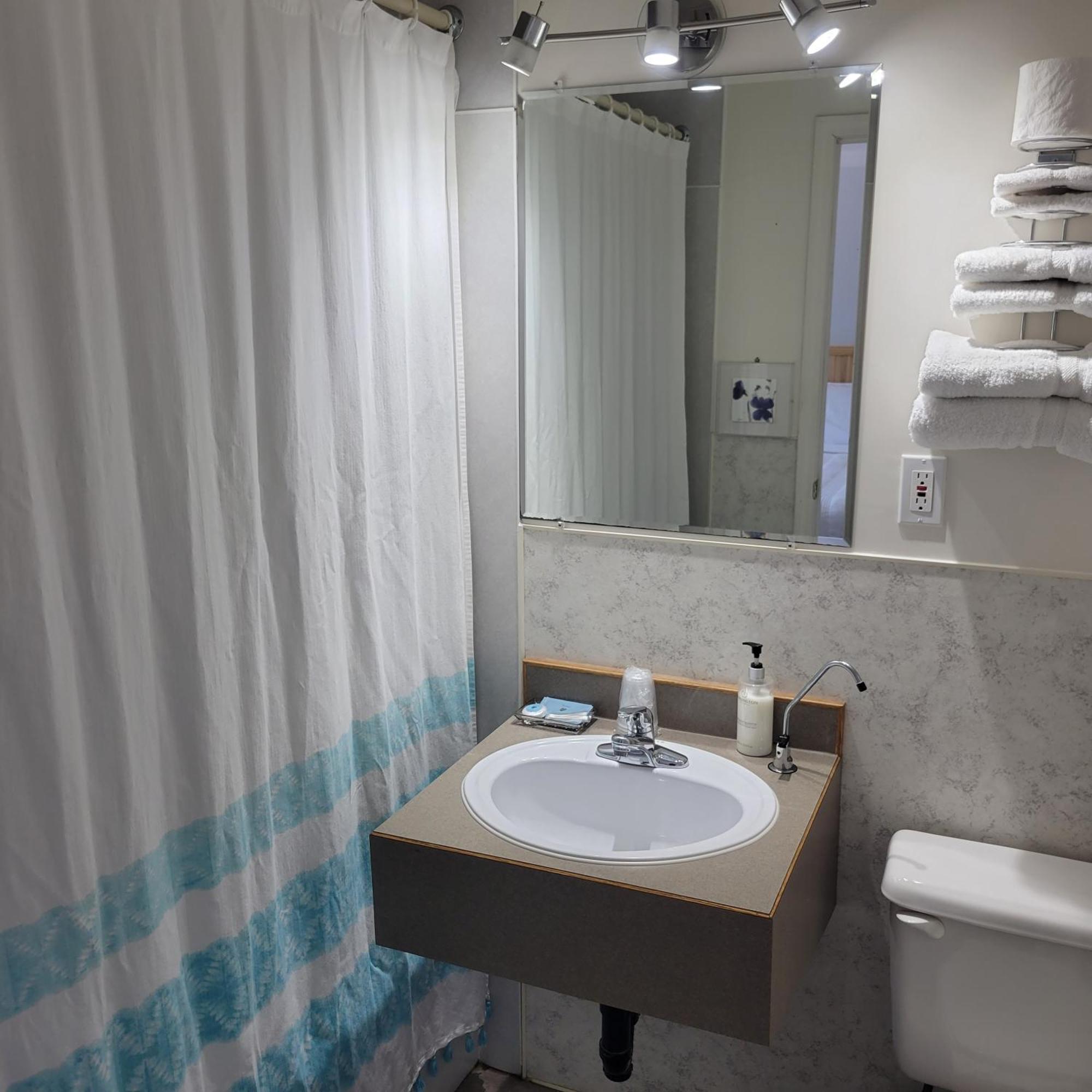 Quest Motel Whitewood Szoba fotó